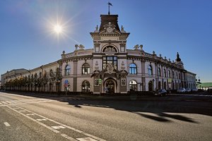 Есть что-то в ней, что красоты прекрасней…