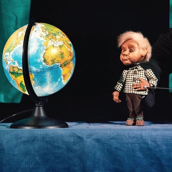 Он живой и светится