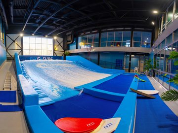 Сёрфинг на искусственной волне