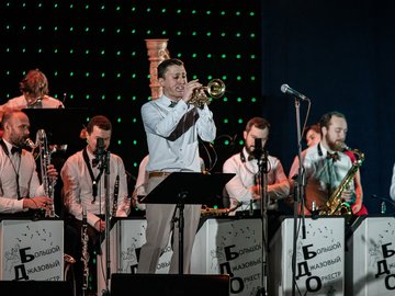 Воскресный бранч с джазовым ансамблем Петра Востокова