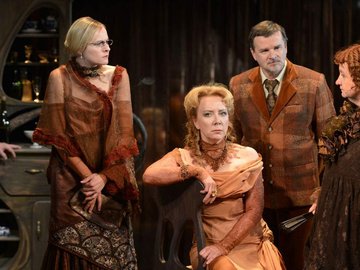 Два часа в благородном семействе, или О чём скрипела дверь