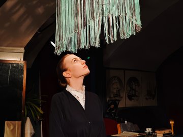 Человеческая женщина