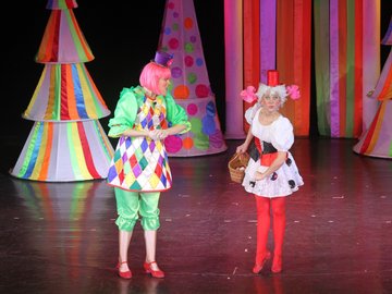 Приключения озорной девчонки