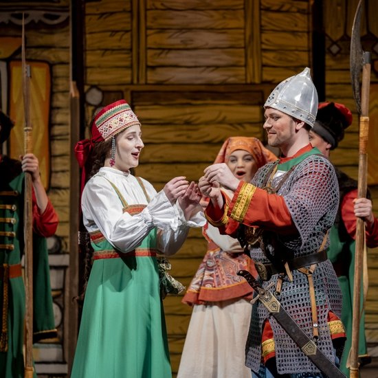 Про Ивана-молодца и подарки из ларца