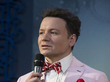 Аленький цветочек. Читает с оркестром Александр Олешко