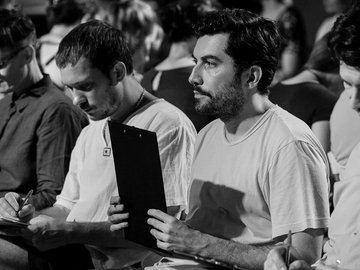 Questioning / Кто ты?