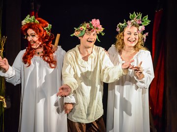 Если поженились, значит, жить придется