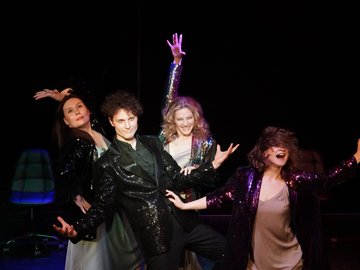 На грани Кабаре