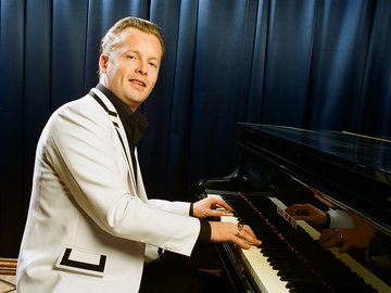 Денис Мажуков