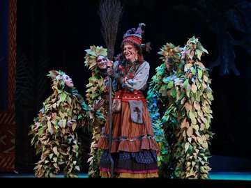 Сказка о Бабе-Яге и Василисе-работнице. (Два клёна)