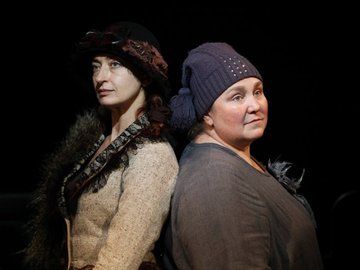 Две дамочки в сторону севера