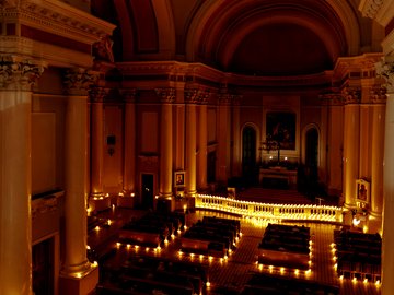 Орган и дудук при свечах