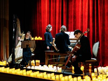 Рок-хиты на органе при свечах