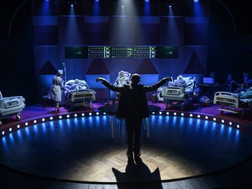 Третий звонок, господа!