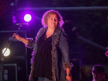 Женщина с бородой. День рождения группы