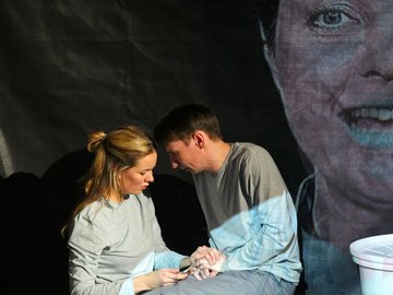 Заходит андроид в бар