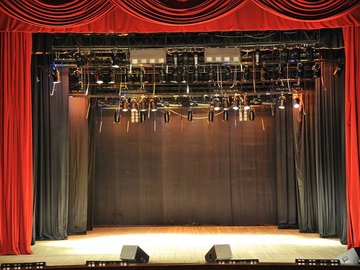 Три сестры и дядя Ваня