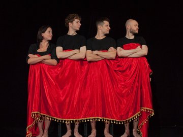 Моня Цацкес — знаменосец