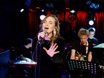 Саша Алмазова и CoolGroove Bigband п/у Юрия Ковешникова