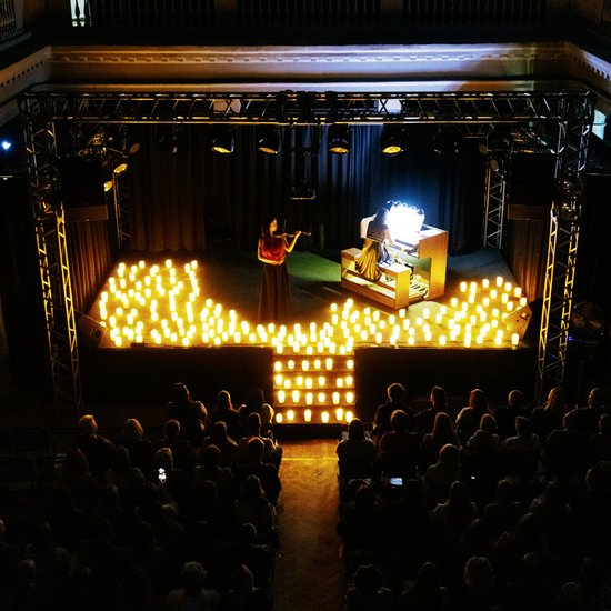 Орган при свечах