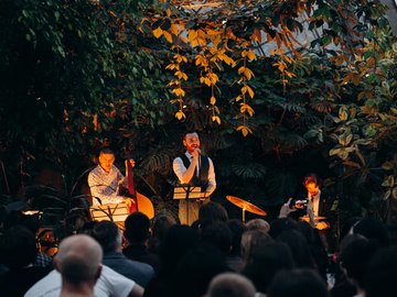 Магия свечей. Джаз на луне в оранжерее