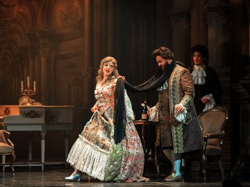 Директор театра. Сначала музыка, слова потом