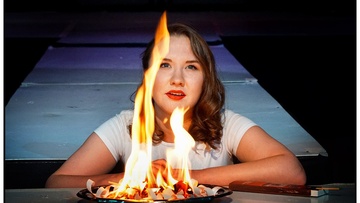 Лысая певица