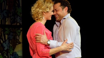 Налево от лифта