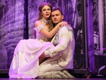 Стакан воды, или Заговор по-английски