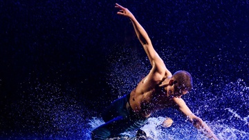 Шоу под дождём V. Признание в любви