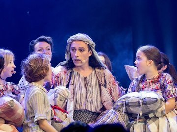 Иосиф и его удивительный плащ снов