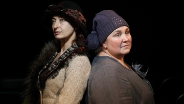 Две дамочки в сторону севера