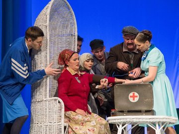 Әтәч менгән читәнгә / Взлетел петух на плетень