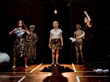 больше чем меньше