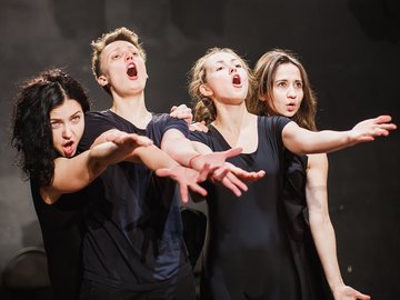 Перформанс театра Playback01