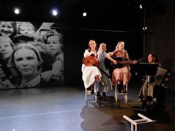 Они всё-таки были девчонками