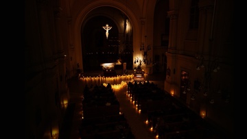 Орган при свечах