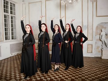 Тбилисо. Грузинские танцы и многоголосное пение