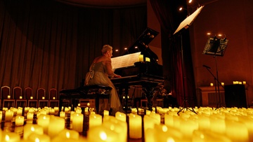 Людовико Эйнауди: неоклассика при свечах