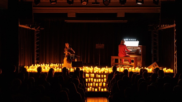 Орган при свечах