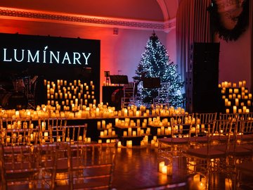 Luminary. Волшебный свет Рождества и 3000 свечей