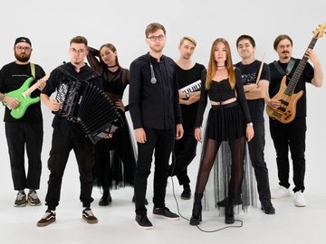 Стихи на окнах подъезда № 8