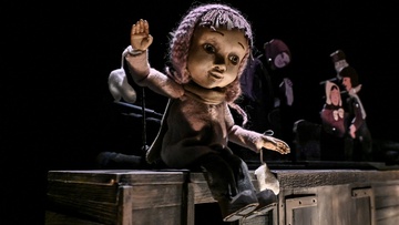 Мама, папа и я, Люся