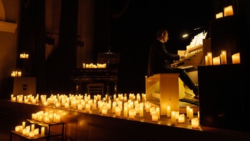 Орган и дудук при свечах