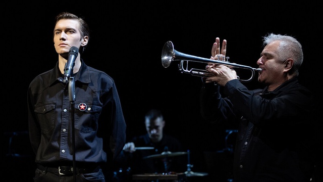 Цветущий май