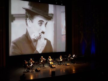 Artfonix. Чаплин Live. Огни большого города