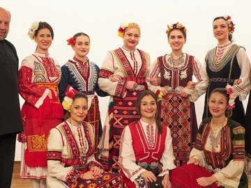 Болгарский хор The New Bulgarian Voices, Кармен Риццо