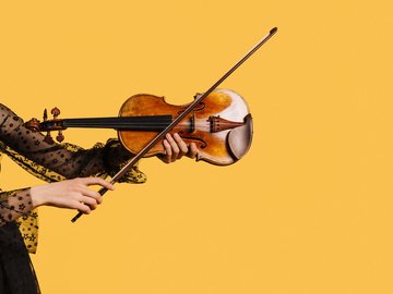 Мамин клуб, или Первые шаги. Скрипка