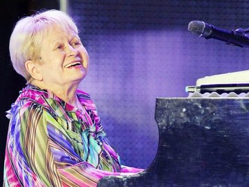 Александра Пахмутова