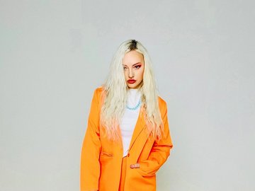 Блондинка Ксю